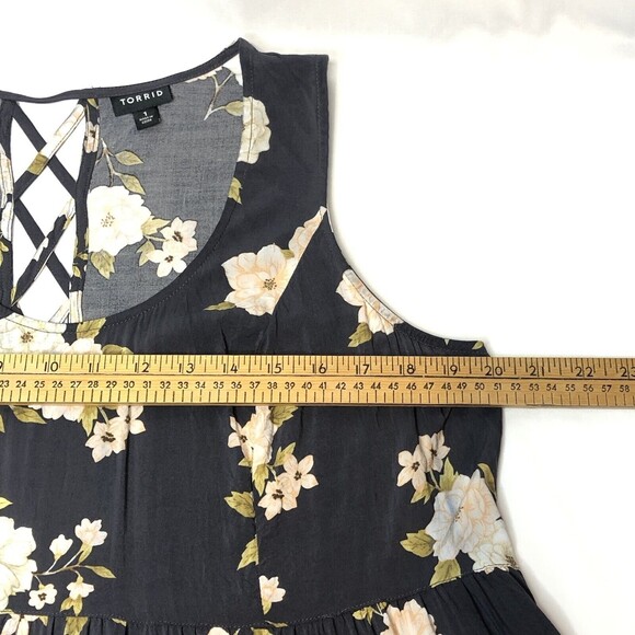 Torrid Plus Size 1 Gray White Floral Challis Babydoll Tank Latice Back Flowy - Picture 4 of 10